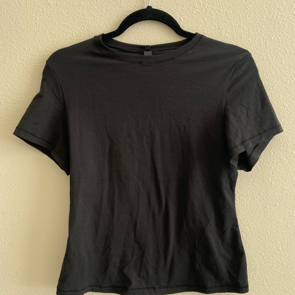SKIMS cotton jersey tshirt in Soot size L new with tag